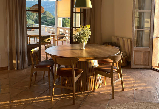 L’élégance intemporelle du mobilier en bois massif : pourquoi le chêne et le noyer se distinguent