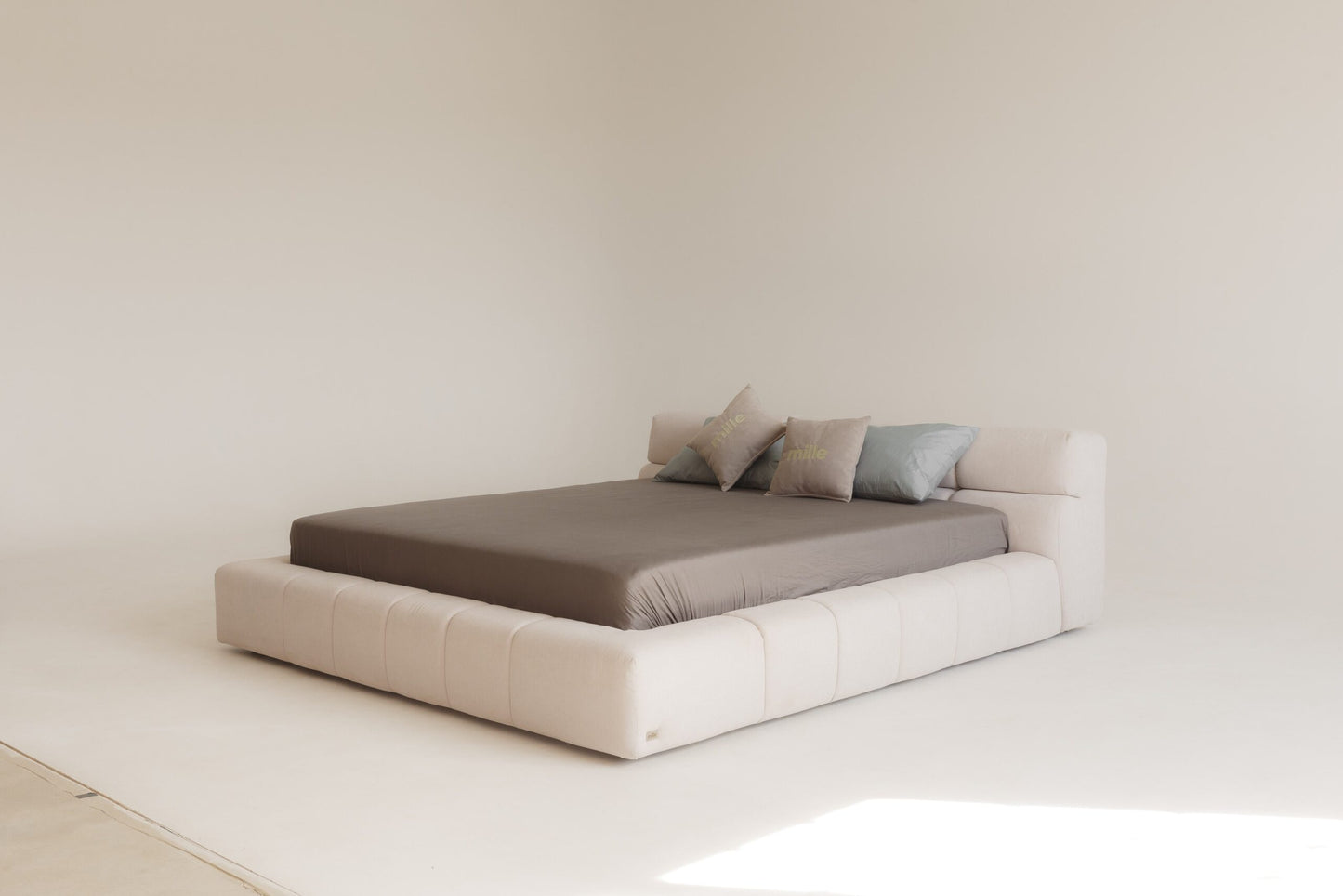 Elegant upholstered bed with deep tufted headboard – timeless luxury for your bedroom.