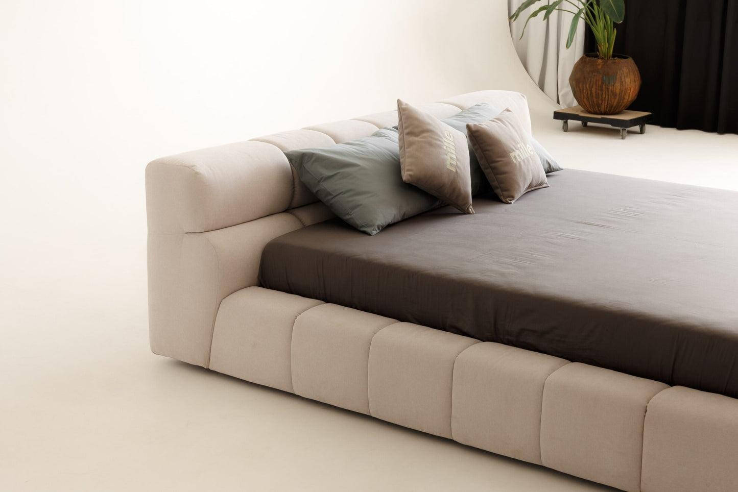 Elegant upholstered bed with deep tufted headboard – timeless luxury for your bedroom.