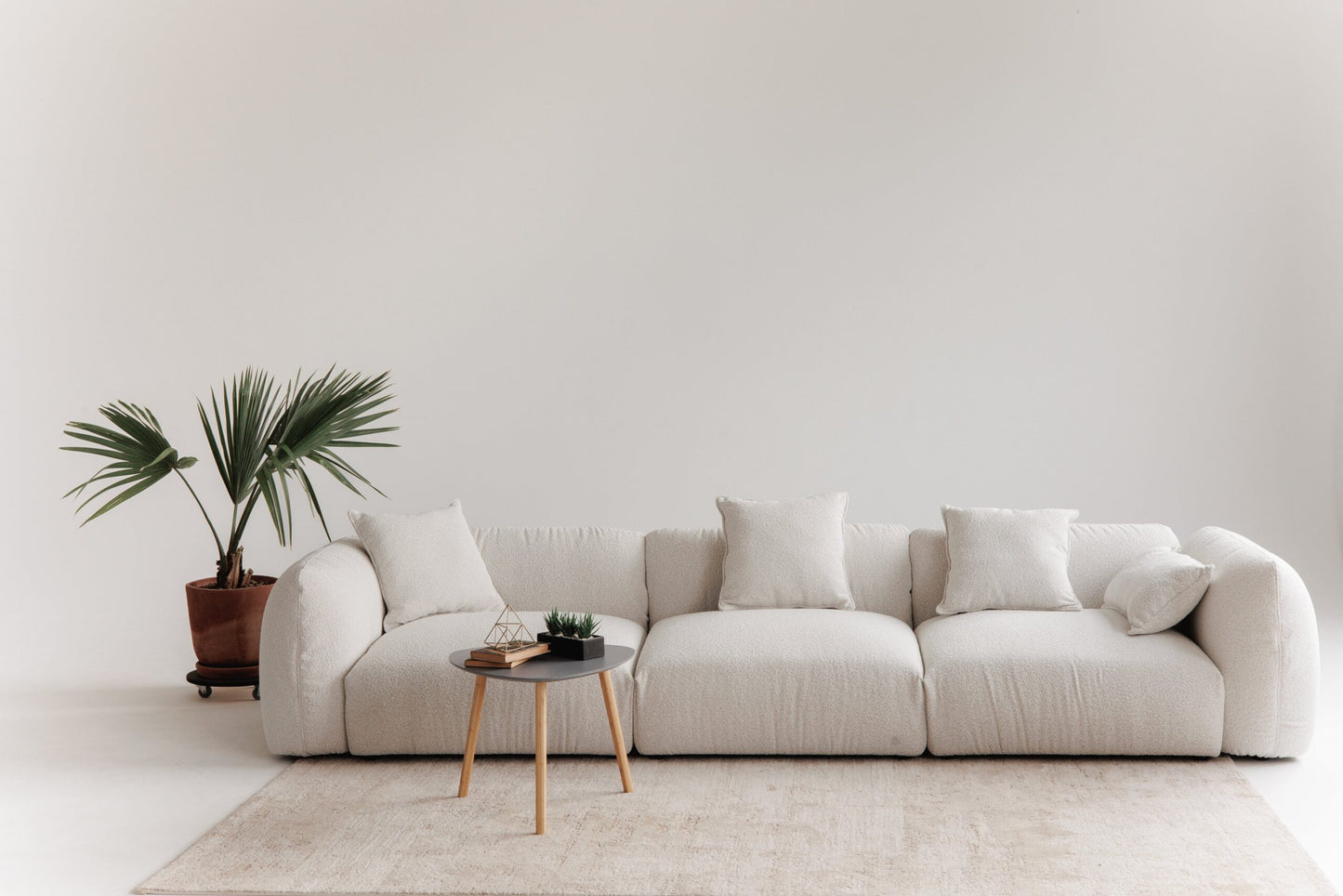 Premium-quality sofa in white fabric – modular design for flexible layouts.