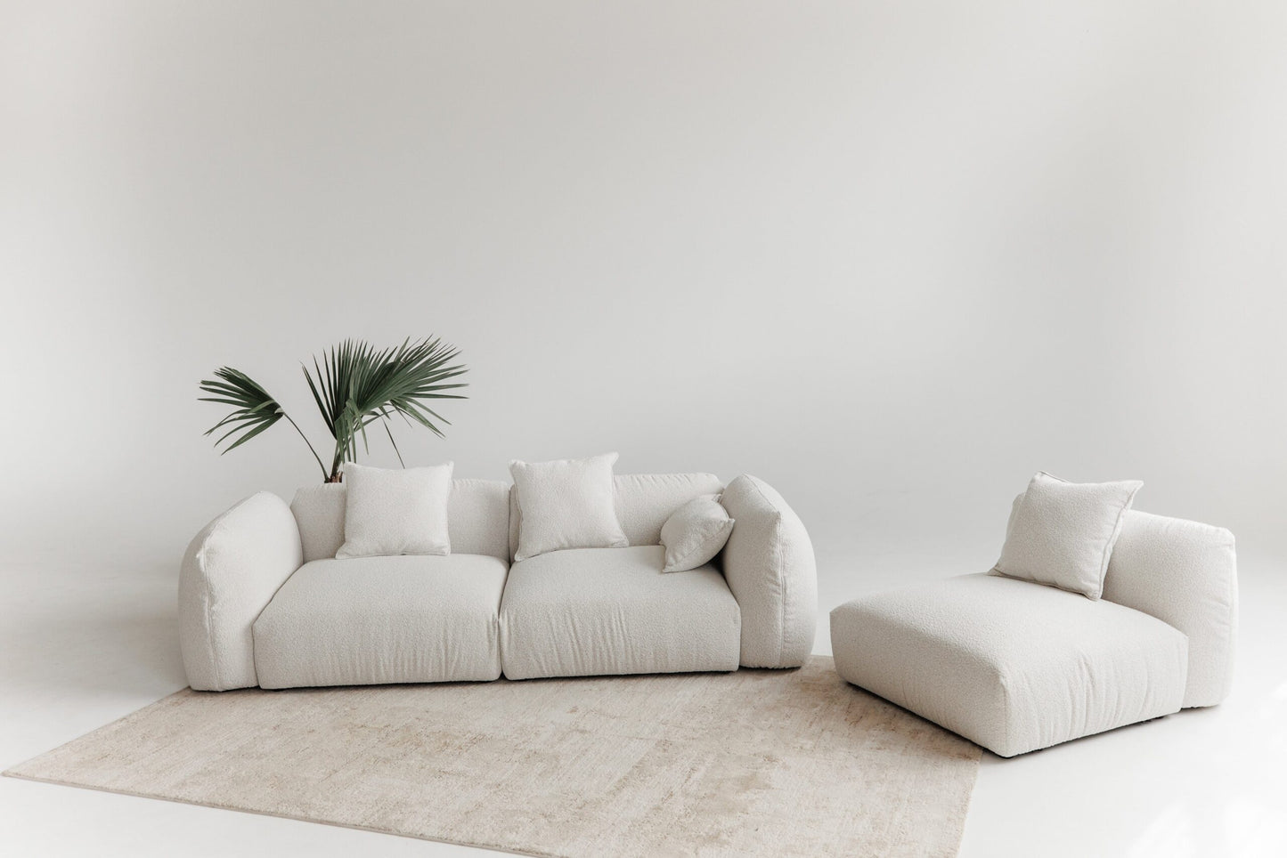 Premium-quality sofa in white fabric – modular design for flexible layouts.