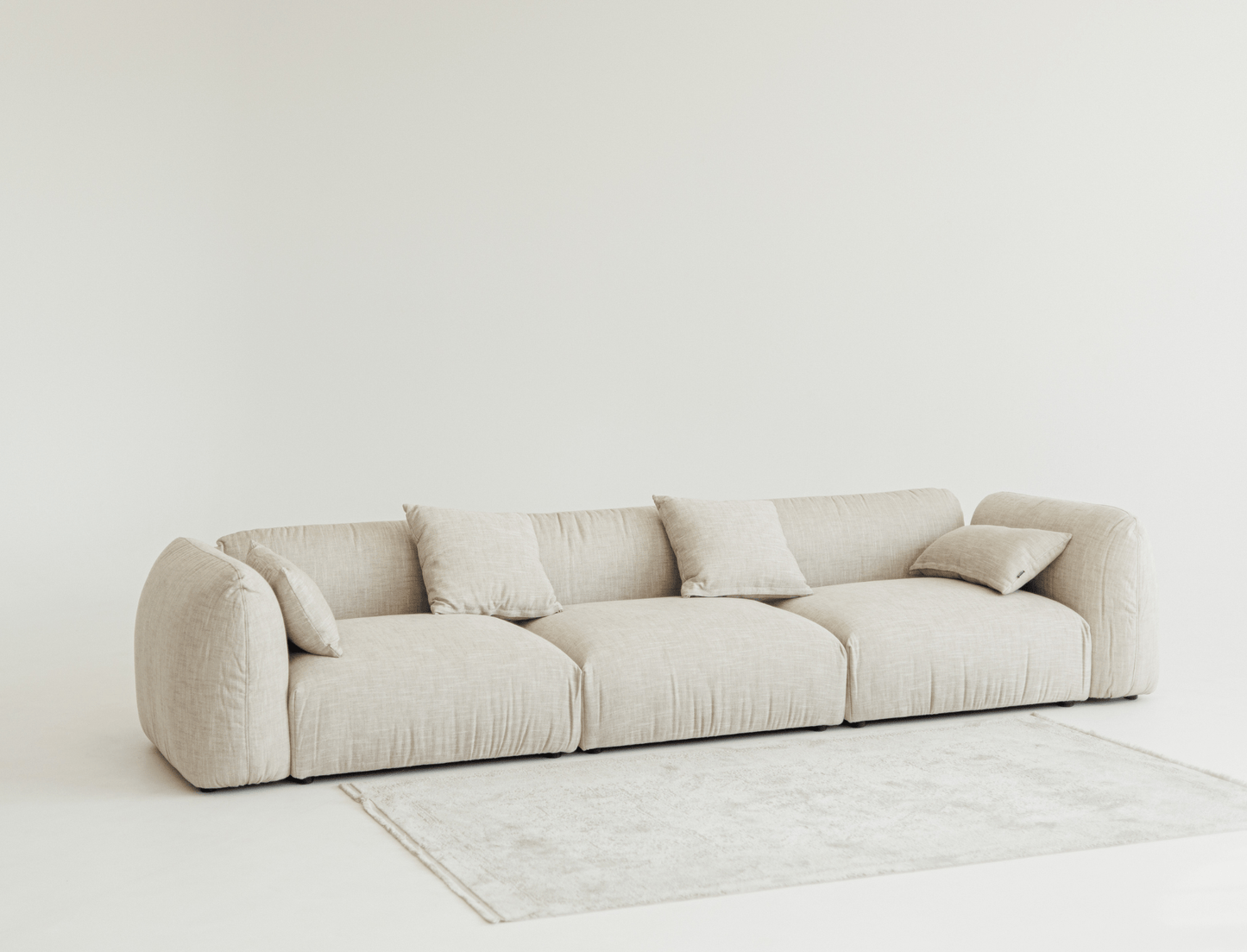Premium-quality sofa in white fabric – modular design for flexible layouts.