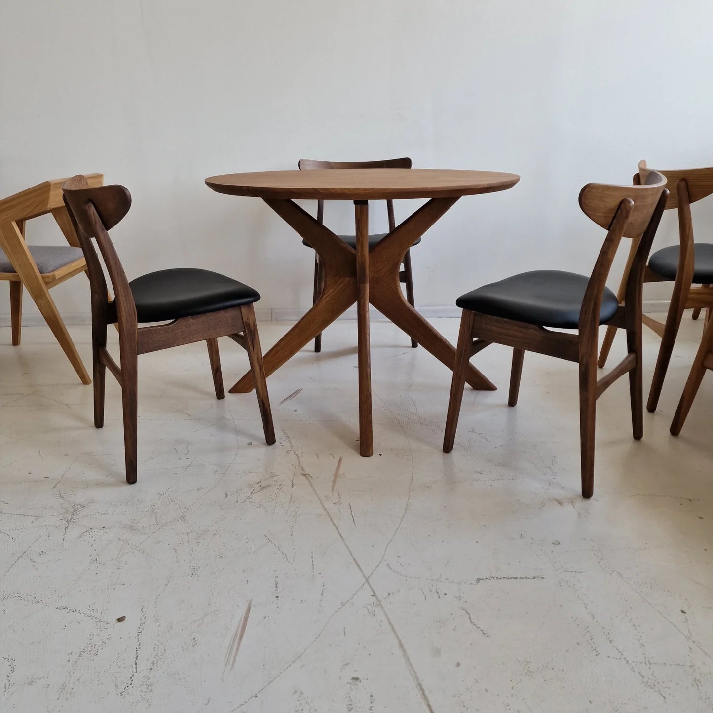 Solid Wood Extendable Round Dining Table with Wooden Cross Legs - Elegant and Timeless!