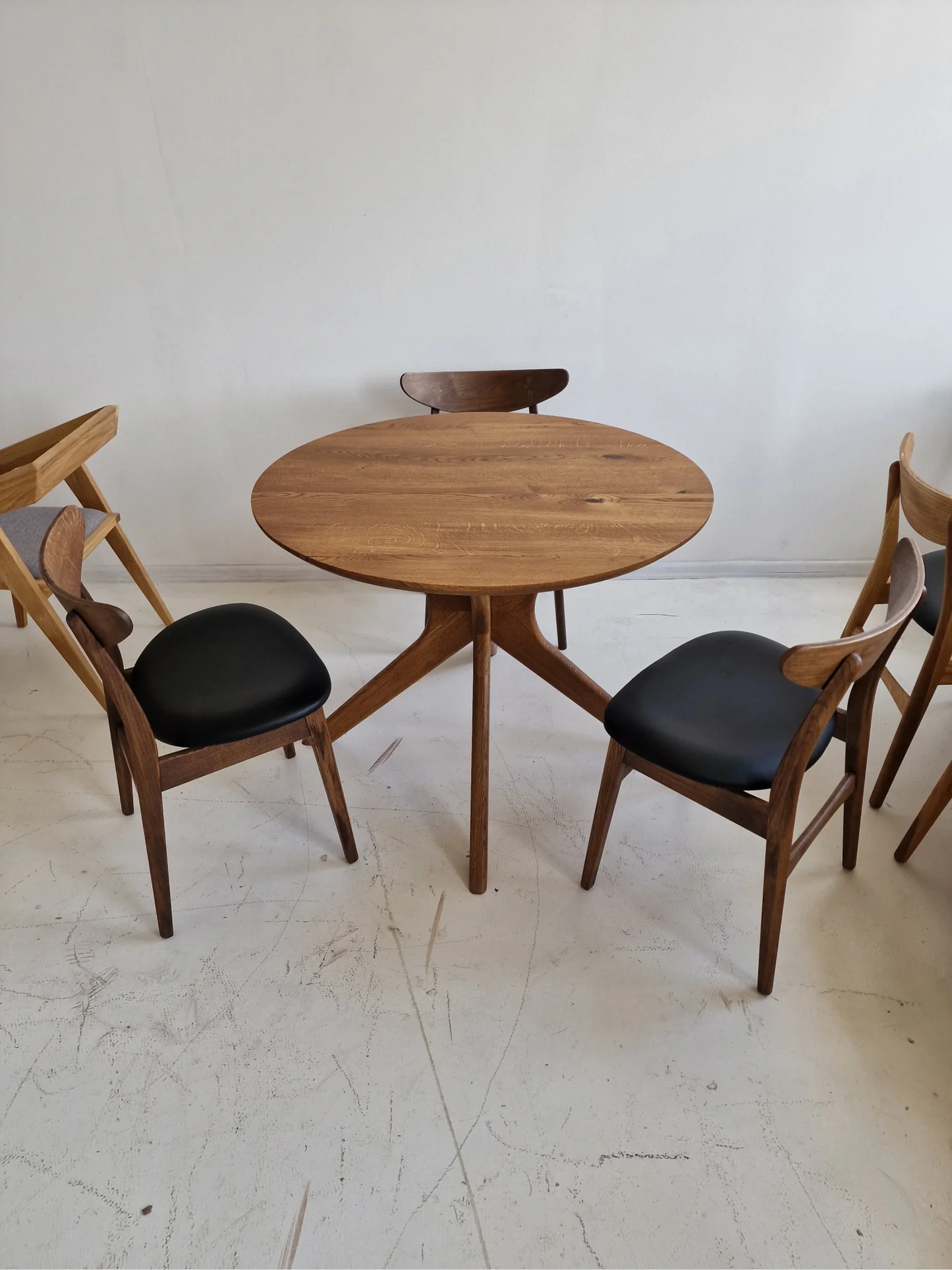Solid Wood Extendable Round Dining Table with Wooden Cross Legs - Elegant and Timeless!