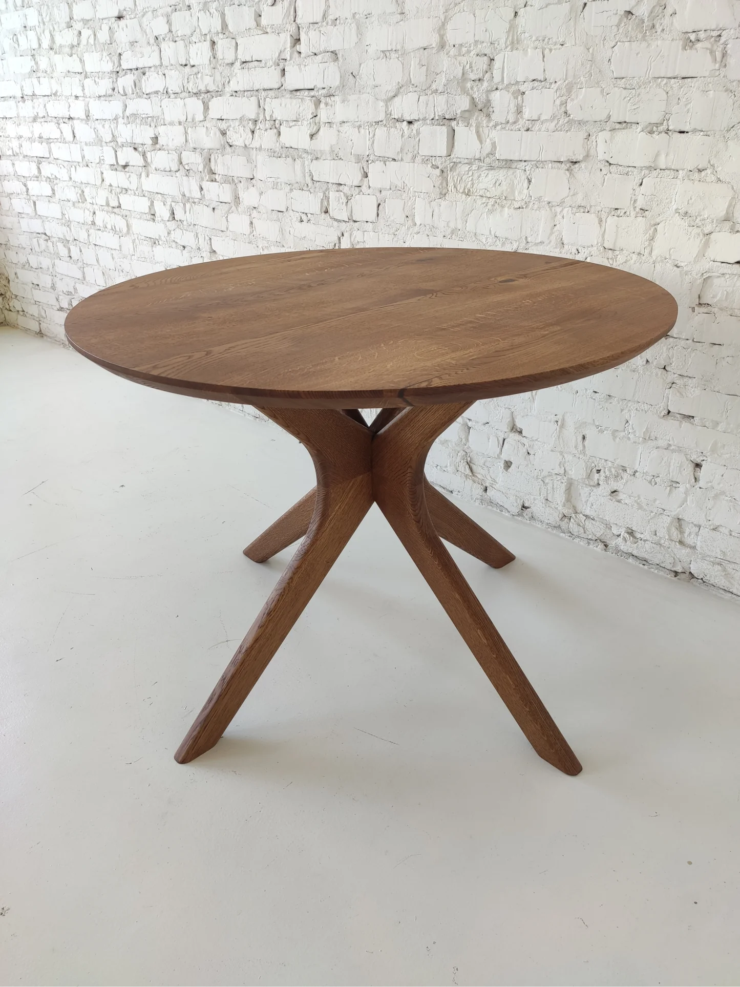 Solid Wood Round Dining Table with Wooden Cross Legs - Elegant and Timeless!