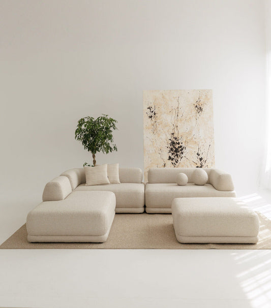 Sofá modular moderno en tejido beige premium, diseñado y fabricado en Europa