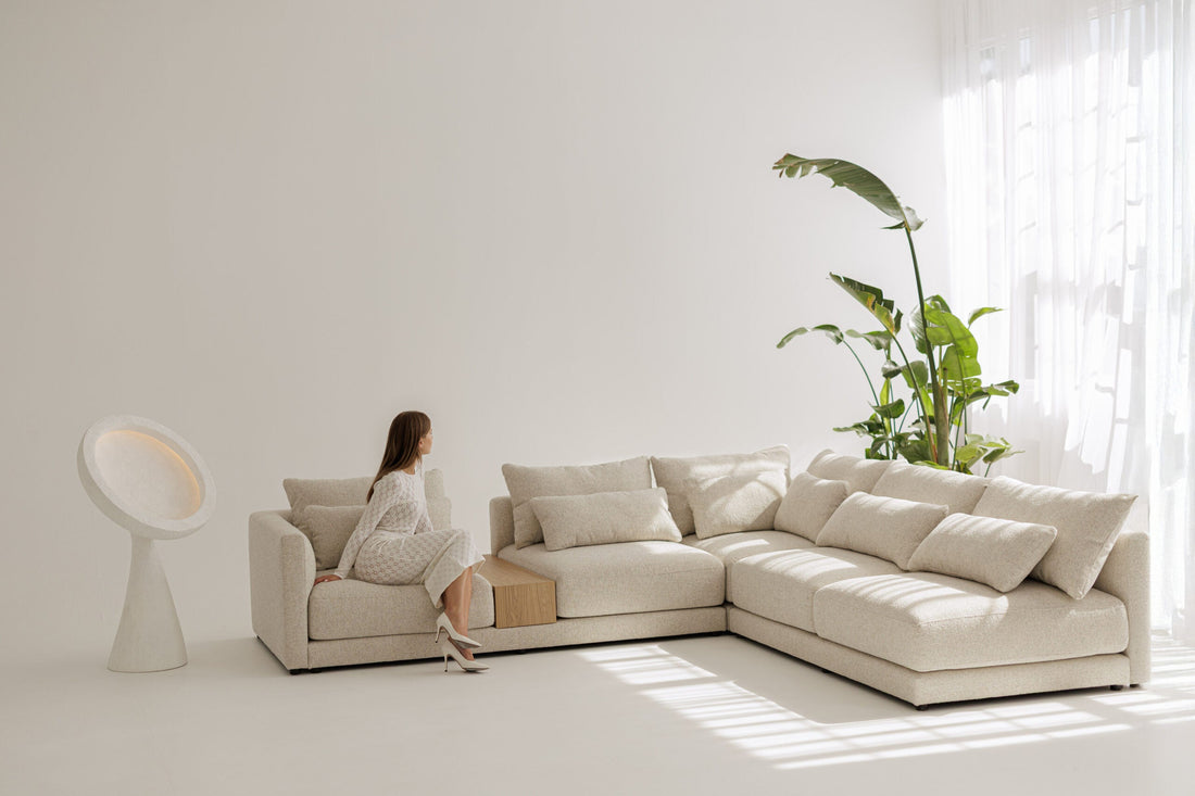 Sofá modular moderno en tela beige, fabricado en Europa