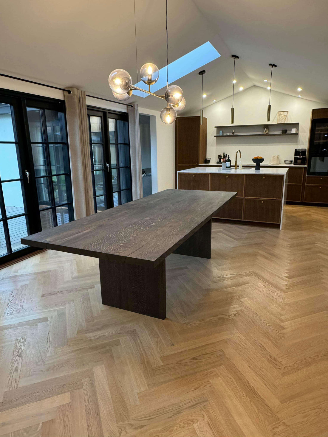 Cuidado del Mobiliario de Madera Maciza: Consejos para su Durabilidad y Mantenimiento