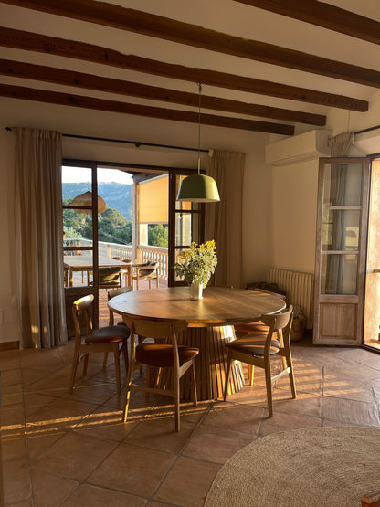 Capella Round Extendable Dining Table in Clear Oak