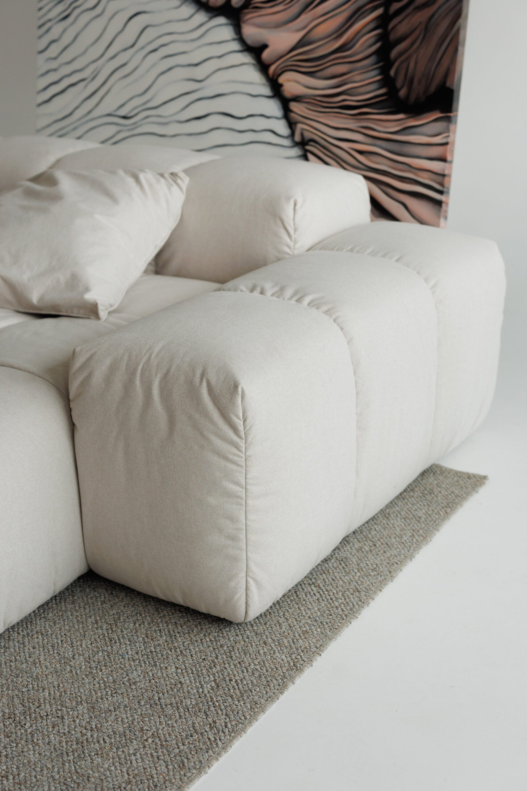 Contemporary modular sofa with adjustable sections – versatile and luxurious.