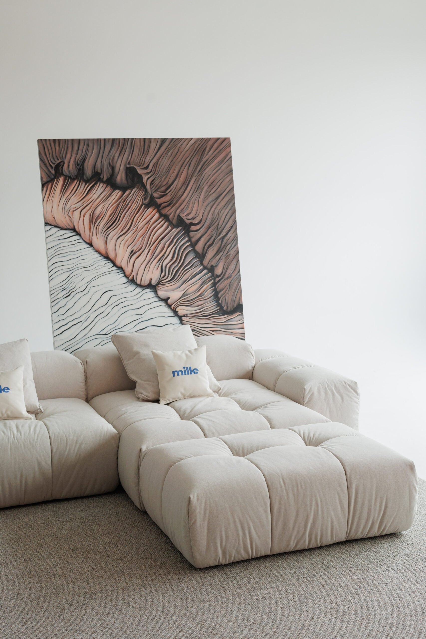 Contemporary modular sofa with adjustable sections – versatile and luxurious.