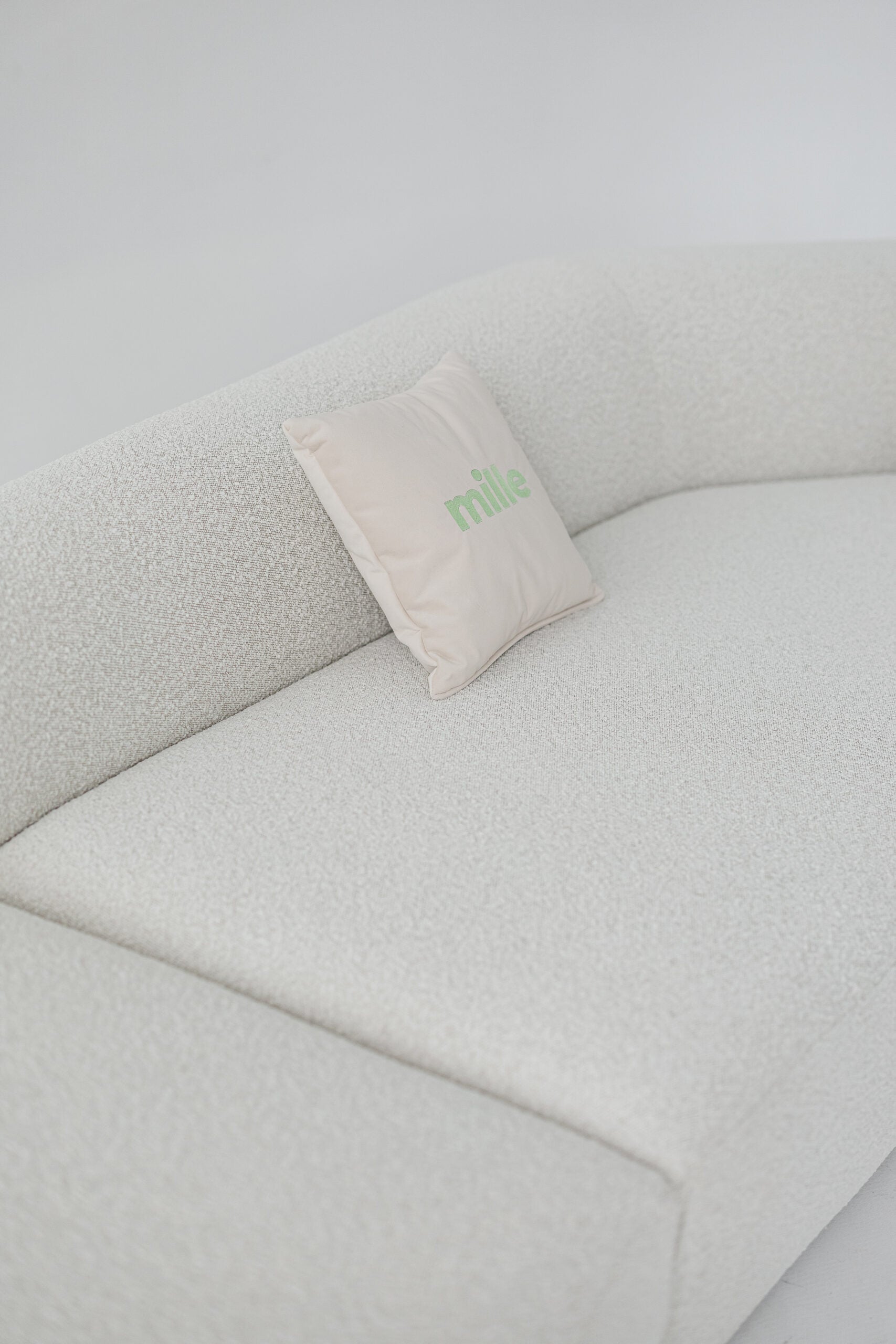 Elegant memory foam modular sofa with premium fabric – perfect for modern living rooms. 