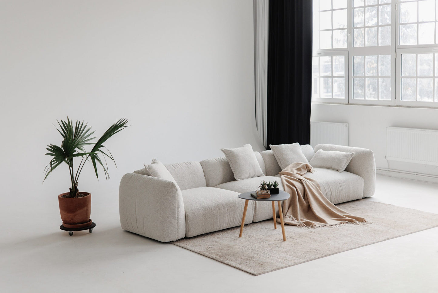 Premium-quality sofa in white fabric – modular design for flexible layouts.