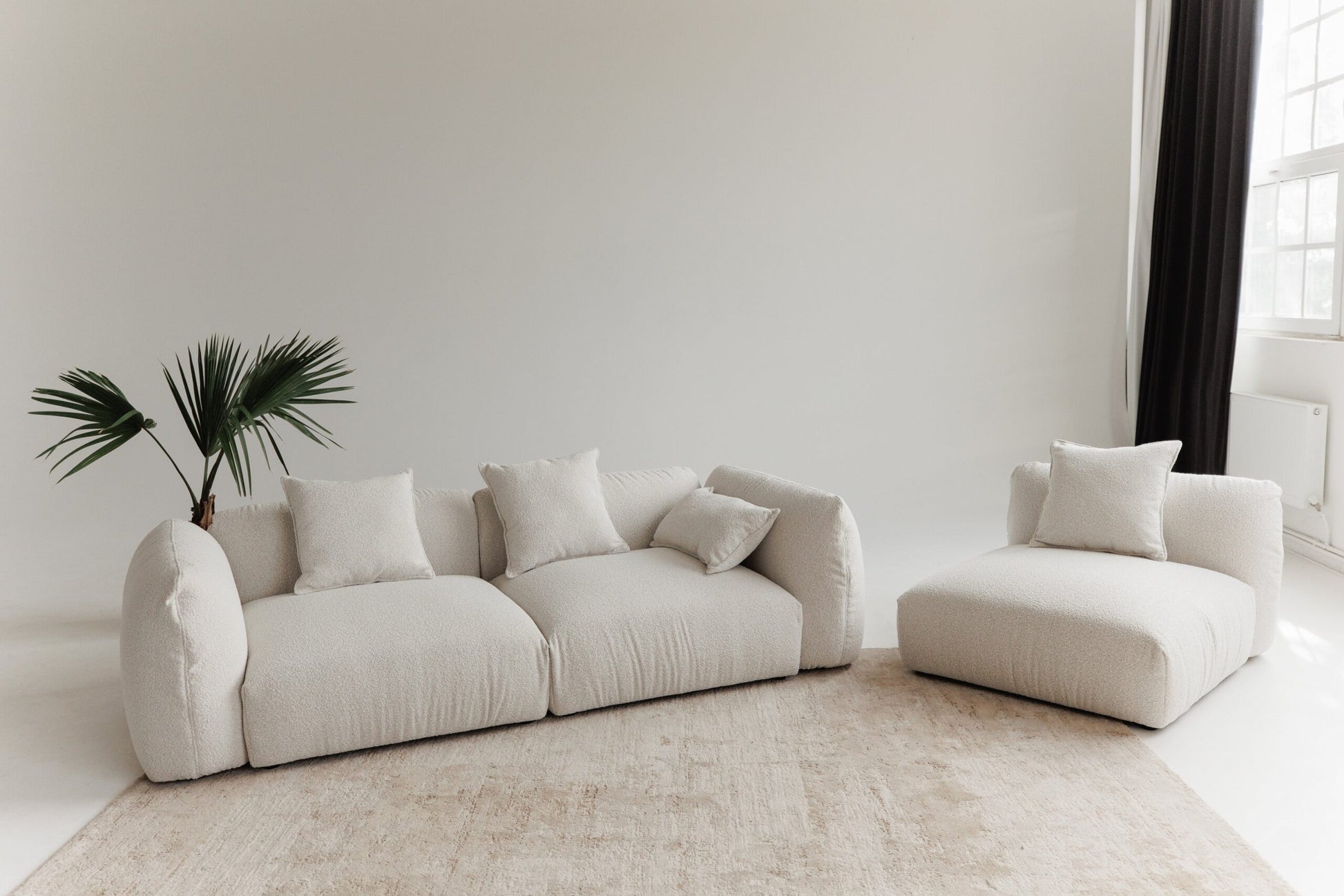 Premium-quality sofa in white fabric – modular design for flexible layouts.