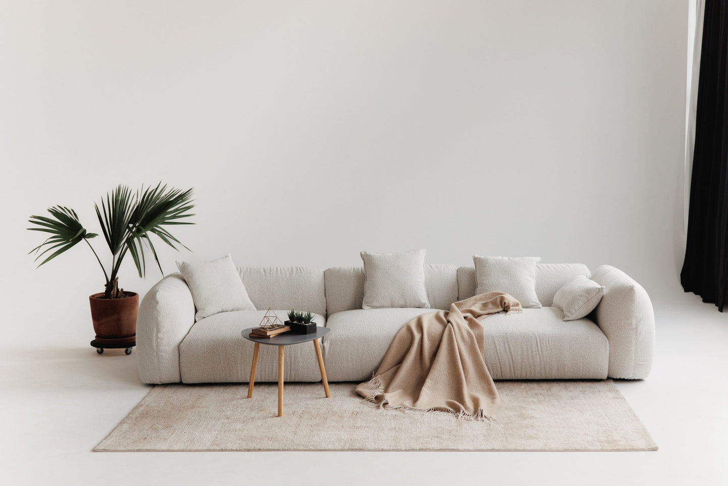 Premium-quality sofa in white fabric – modular design for flexible layouts.