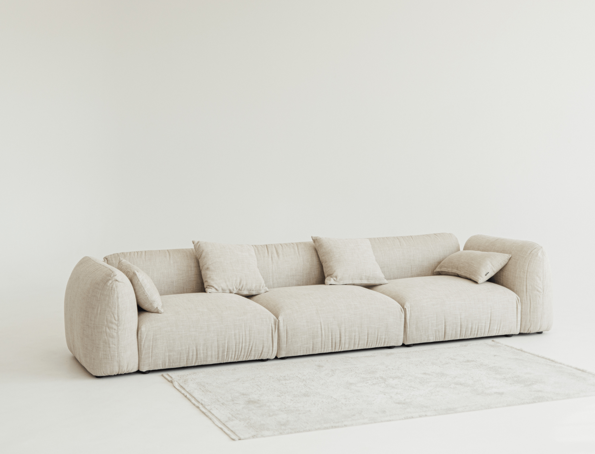Premium-quality sofa in white fabric – modular design for flexible layouts.