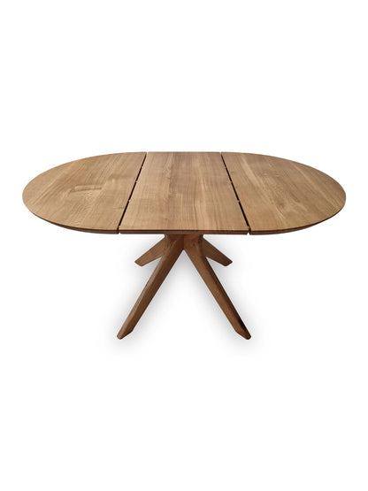 Vera extendable round dining table in clear oak with solid wood spider legs, natural finish, middle extension, 3cm thick top, handcrafted from FSC-certified solid oak, customizable size, color, and edge.